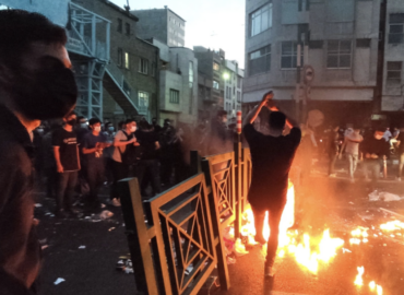 Iran in Crisis: Protest Moment and Breakdown of Legitimacy