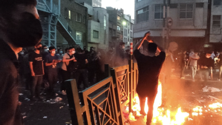 Iran in Crisis: Protest Moment and Breakdown of Legitimacy